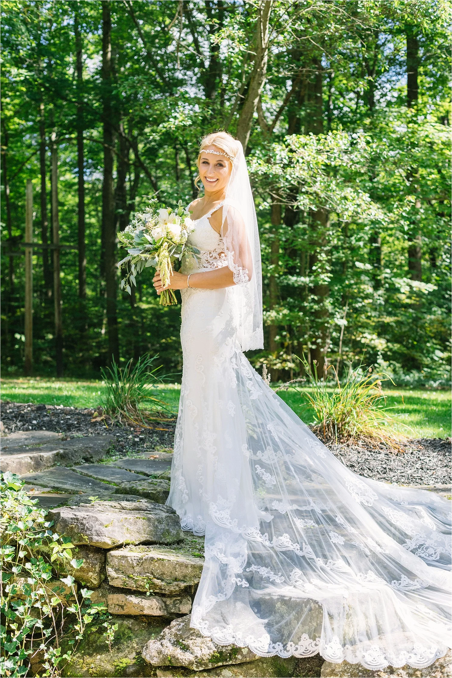  Doesn’t she looks ABSOLUTELY stunning?! 