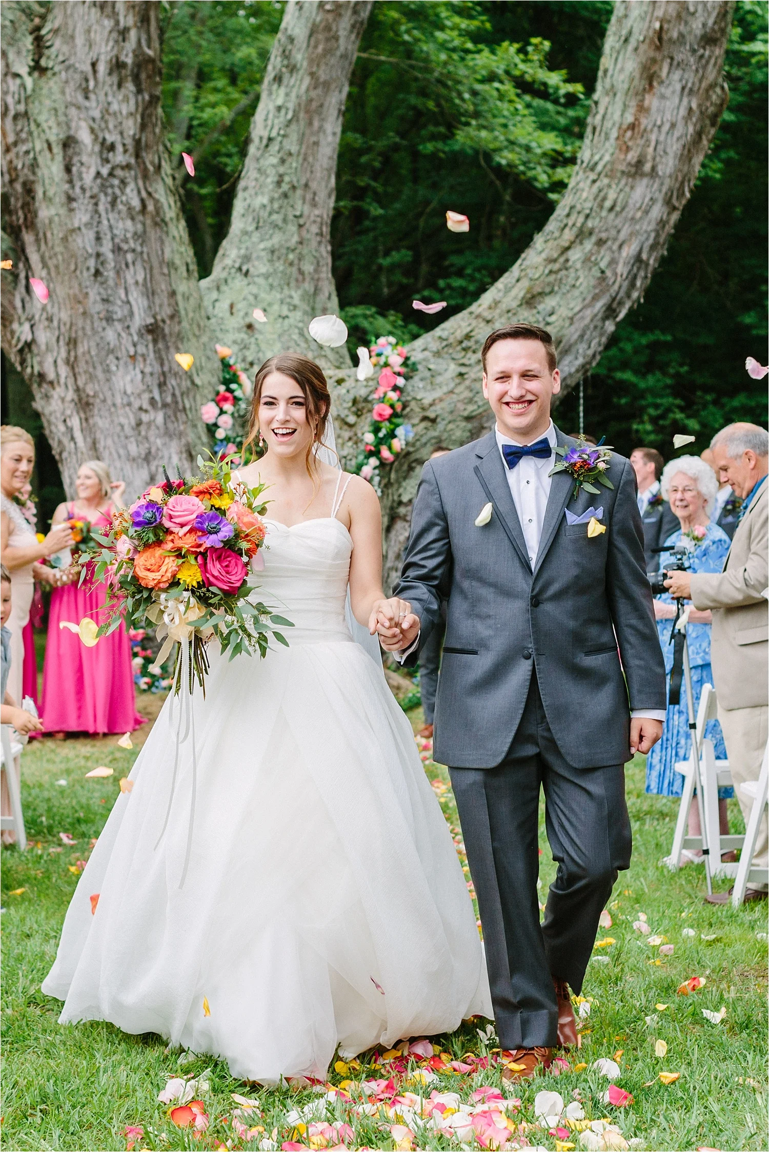  They had a backyard wedding under a giant tree and it was ridiculously sweet. 
