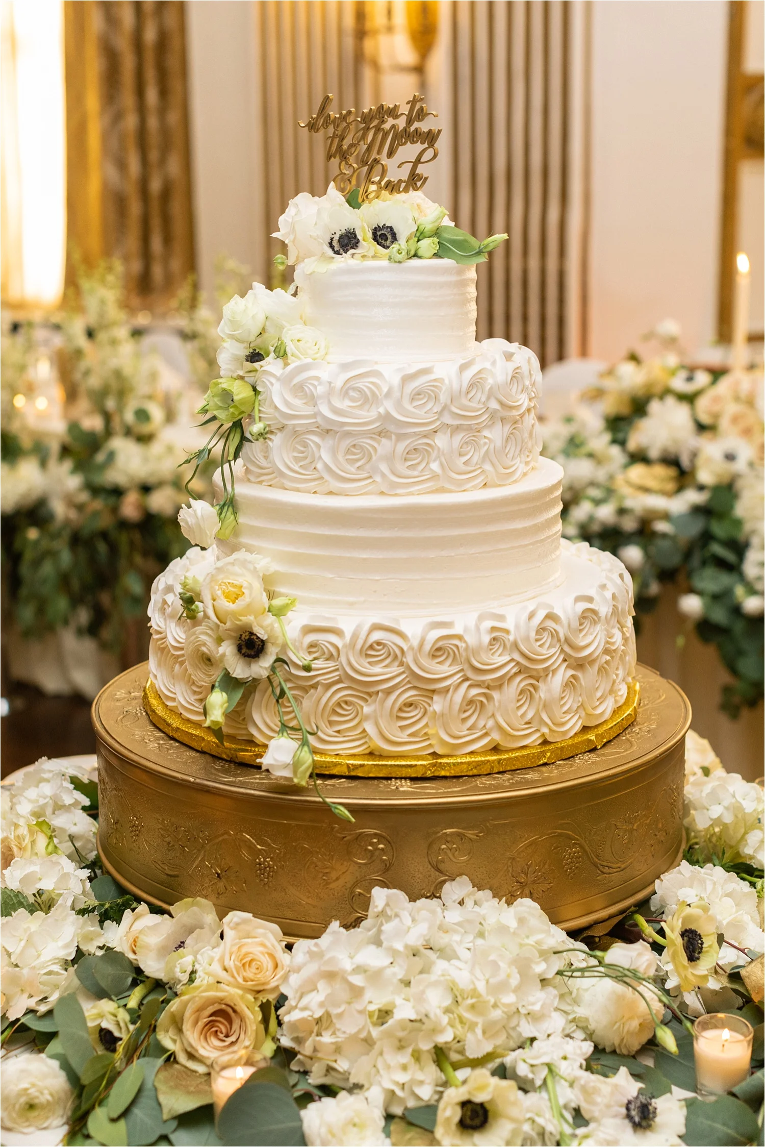  Again, how about these flowers…and this cake? Sooo pretty! 