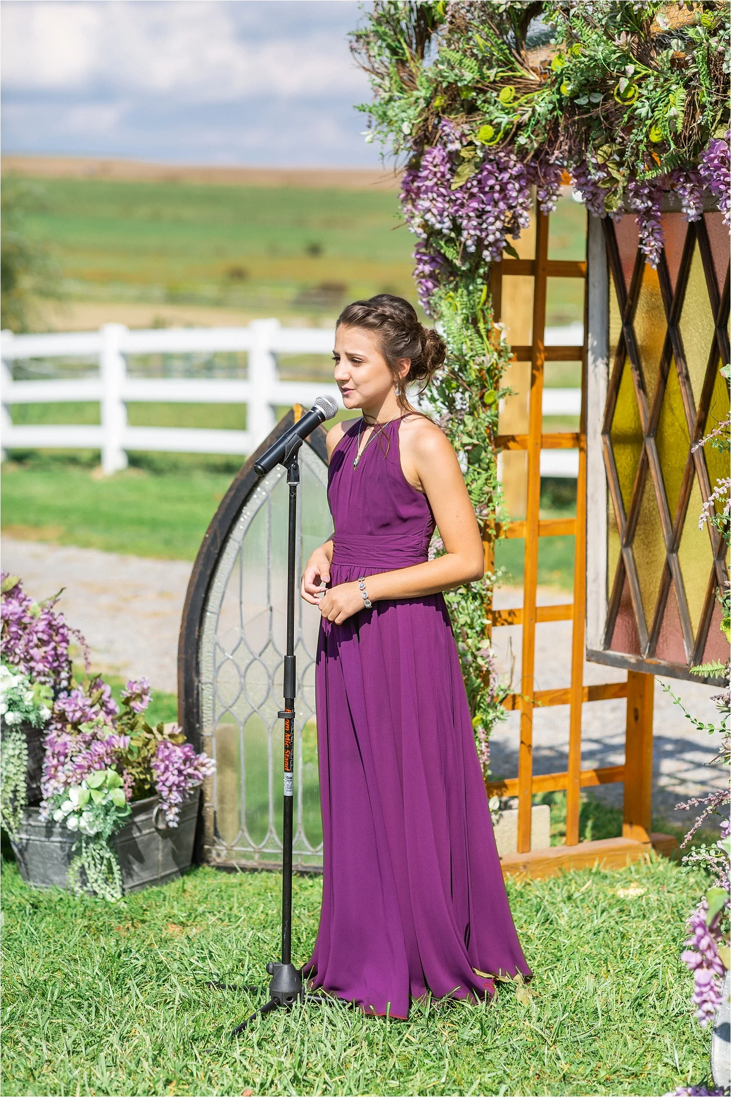  Emily’s sister sang beautifully during the ceremony! This was such a sweet moment!! :) 